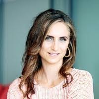 Linda Tomasino's Instagram, Twitter & Facebook