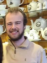 What are some apartment options in Seattle for a data analyst with a budget  in mid-1000s near public transportation?