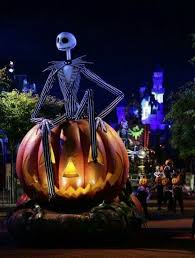 Pin By Candela Carrizo On Dibujo Disneyland Halloween Disney World Halloween Halloween Wallpaper