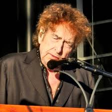 Bob Dylan pictured during last night's 5th 2025 Outlaw Music Festival  concert at the Ford Idaho Centre Amphitheatre in Nampa, Idaho 🇺🇸 Dylan  opened the concert with 'Gotta Serve Somebody' for the