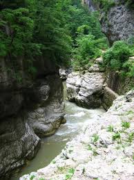 تقع جمهورية أذربيجان في الطرف الجنوبي من جبال القوقاز يحدها من الشرق بحر قزوين ومن الغرب أرمينيا ومن الشمال روسيا ومن الجنوب إيران ومن الشمال الغربي جورجيا وعاصمة أذربيجان مدينة باكو القديمة وهي. ØºÙˆØ§Ù… Ø¬ÙˆØ±Ø¬ Ù…Ø±Ø§ÙƒØ² Ø§Ù„ØªØ±ÙÙŠÙ‡ Aquarius Guam Gorge ØµÙˆØ± ÙˆÙ…Ø±Ø§Ø¬Ø¹Ø§Øª Ù„Ù„Ø³ÙŠØ§Ø­