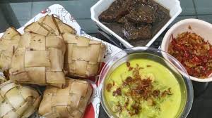 400 gr pepaya muda iris korek api 8 lonjor kacang panjang yang dipotong ukuran 3 cm 2 lembar daun salam 2 batang serai diambil putihnya dan dimemarkan 3 cm lengkuas dimemarkan. Menu Lebaran Yang Selalu Bikin Kangen Keluarga Dan Kampung Halaman Merahputih