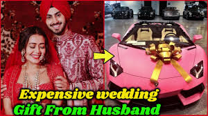 Popular singer and indian idol 12 judge, neha kakkar celebrated her parents' wedding anniversary with her husband, rohanpreet singh, brother, tony kakkar, sister, sonu kakkar, and other family members at a small party at their residence. Neha Kakkar Wedding Gift From Husband Rohanpreet Singh Neha Kakkar Is Pregnant Youtube