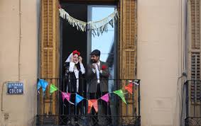 Todo empieza con las celebraciones de navidad y las cabalgatas de los reyes magos que traen regalos a los niños (la noche del 5 de enero). Calendario Laboral De 2021 Proximos Festivos Puentes Y Otros Dias De Vacaciones Del Ano