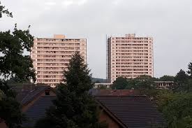 Zum 01.10.2021 (nach absprache auch früher) können sie diese ansprechende und modernisierte wohnung beziehen, die durch eine gehobene innenausstattung besticht und im ersten stock liegt. Wohnhochhaus Zum Renngraben 8 In Neu Liblar Objektansicht