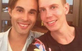 Första gayparet som utlandsadopterar