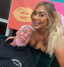 19,078 likes · 1,615 talking about this. Who Is Celebs Go Dating Star Wayne Lineker Everything You Need To Know About The Controversial Club Owner Ok Magazine
