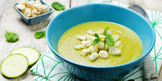 Soupe Froide Aux Courgettes Et Au Radis Noir Recette Alimentation Recette Gaspacho Soupe Froide Courgette