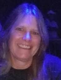 Beth Gillette's Instagram, Twitter & Facebook