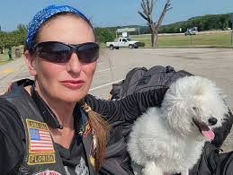 Welcoming in Hump Day with beautiful Dream Girl and a little face and feet  trim 🩶