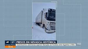 Caminhoneiros catarinenses ficam presos em nevasca entre o Chile e Argentina