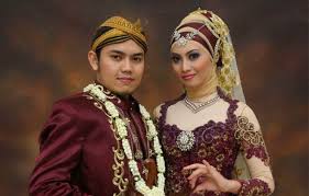 Kumpulan baju wedding adat jawa yg pake hijab. 3 Pakaian Adat Jawa Timur Dilengkapi Penjelasan Dan Gambar