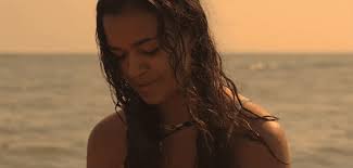 Sarah's black top and yellow floral shorts on outer banks. Outer Banks Imagines 2 Kiara Wattpad