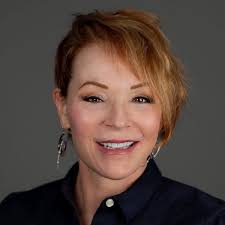 Lori Hood's Instagram, Twitter & Facebook