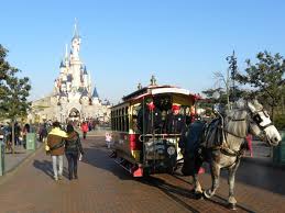 Download deze gratis afbeelding over kasteel disneyland parijs van de bibliotheek met afbeeldingen en video's van het openbare domein van pixabay. De Attracties Van Disneyland Parijs Voor Jong En Oud