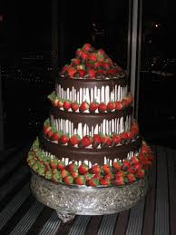 Pin By Flower Fusion On Wedding Cakes Decor Strawberry Wedding Cakes Chocolate Wedding Cake Chocolate Covered Strawberry Cake