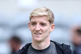 Newcastle to open Anthony Gordon contract talks when forward returns from  holiday