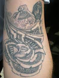 35 Arresting Money Tattoos Slodive Money Tattoo Money Rose Tattoo Spray Tattoo