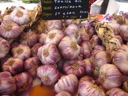 South West France Garlic In Montcuq Market Recette Originale Melon Saveur
