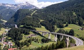 Die Brennerautobahn wird in den Pfingstferien gesperrt – was Reisende wissen müssen - Reise - SZ.de