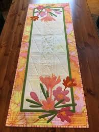 Pretty Table Runner With Lovely Appliqued Flowers Applique Table Runner Summer Table Runner Table Runner And Placemats