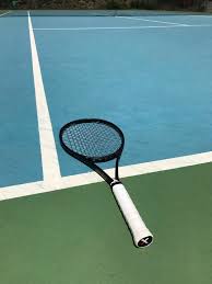 Comes with 3 different displays, one ball and one racket to use as props on pictures or your home decor. Tenx Pro Xcalibre Racquet Review Tenx Racquets