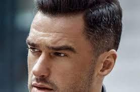 Alcune acconciature maschili classiche non passeranno mai di moda. Taglio Capelli Uomo News Taglio Capelli Uomo Tagli Capelli Ricci Corti Lunghi E Di Tendenza