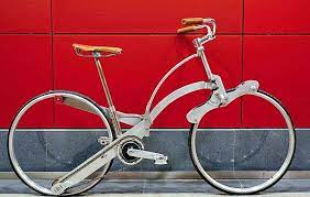 スポークもハブもない折り畳み自転車 sada bike タイヤサイズは26インチ えん乗り 自転車のデザイン 折り畳み自転車 自転車