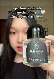Smellsgood Cashmere Perfume Review: Cozy and Delicate