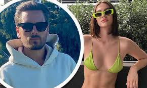 Real housewives of beverly hills star amelia hamlin in tears over diamond necklace from her scott disick was on hand to help his girlfriend amelia hamlin wave goodbye to her teenage years in style. Amelia Hamlin Had A Breast Reduction Surgery Due To Infected Nipple Piercing At The Age Of 16 Daily Mail Online