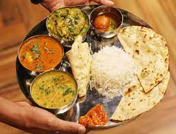 Vegetarian Thali With Roti Rice Dal Sabji Veg Hyderabadi Papad Sweet Gulab Jamun And Achar Will You Believe Me If I Say Mumbai Food Sichuan Sauce Food