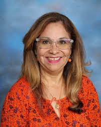 Lynn Sauer's Instagram, Twitter & Facebook