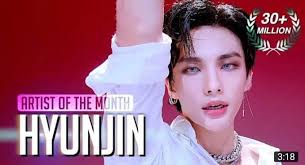 Throwback to Studio Choom's PD selecting the global main dancer among idols  and choosing Hyunjin as the best male main dancer 👤: He's very powerful,  he's really great at control and his