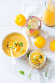 Gaspacho De Tomates Jaunes On Veut Un Gaspacho Original Pour L Ete Elle A Table En 2020 Tomate Jaune Gaspacho Recette Soupe