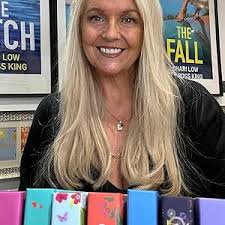 One Midnight With You: BRAND NEW from Shari Low, the most heartfelt and  unforgettable New Year story: Amazon.co.uk: Low, Shari: 9781835184608: Books