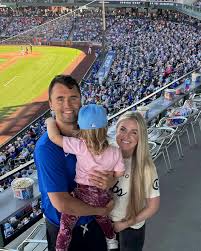 Charlie Kirk được sống sót bởi vợ Erika Kirk và hai đứa con của họ -- một  cô con gái ba tuổi và con trai một tuổi. YÊN NGHỈ 🕊️