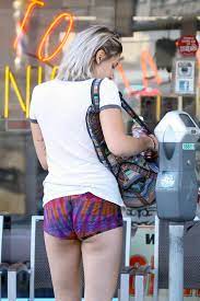 Fresh off of getting two new tattoos check it out below! Paris Jackson 508 Sawfirst