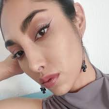 Aura Robledo's Instagram, Twitter & Facebook