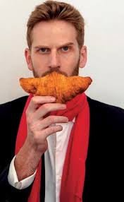 CANTINHO DA LEITURA* UM PARISIENSE PRA LÁ DE BRASILEIRO