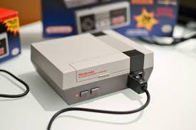 El control es el clásico de nintendo, en tamaño real como el de la consola lanzada en 1985; Como Hackear Una Nes Classic Edition Para Anadirle Mas Juegos Digital Trends Espanol