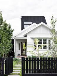 Black And White House Exterior Australia A Little Black And White Facade House Weatherboard House House Exterior