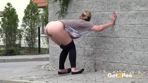 Public pissing with ass on display - XNXX.COM