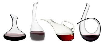 Resultado de imagen de servir el vino en la mesa