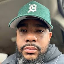 Terrell Moore (@KingRelly3)