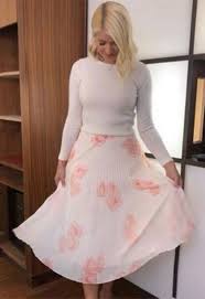 Every day on this morning, holly willoughby knocks it out of the park sartorially, and every week we will be collecting all of her outfits in one place. Holly Willoughby Outfit Today This Morning Star S Dresses Skirts And Looks On Itv Show Daily Star