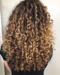 Hairstyles 50 Curly Hair Styles With Highlights Curly Hair Highlights Ideas C Highlights Curly Hair Curly Hair With Highlights Blonde Highlights Curly Hair