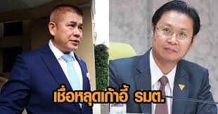 ปี 2542 สมัยที่ ธรรมนัส ยังใช้ชื่อ ร.อ.มนัส พรหมเผ่า เป็นนายทหารเด็กที่เดินตาม เสธ.ไอซ์ พล.อ.ไตรรงค์ อินทรทัต ซึ่งเป็นเพื่อน. 3ibqopd2jyfpcm