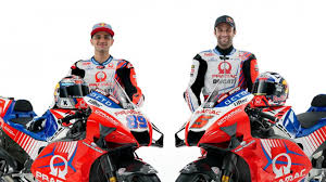 Cette saison, on y verra rouler miller et bagnaia, miller a été promu en team usine en du coup guidotti, le boss de pramac je le rappelle, a trouvé une idée, johann zarco pourra passer direct d'avintia au team factory, mais le passage par. Martin And Zarco Release The Colors Of Pramac Racing Ducati Junipersports