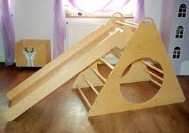 Drabinka Z Dwustronna Pochylnia Z Jednej Strony Zjezdzalnia A Z Drugiej Deska Do Wspinania Kids Bedroom Designs Kids Furniture Diy Playground