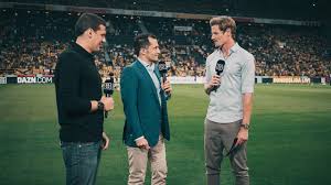 Normalerweise kommentiert er für dazn mehrere fußballspiele in der woche. Das Ist Das Experten Team Von Dazn Nach Dem Rechte Coup Dazn Programm Bild De